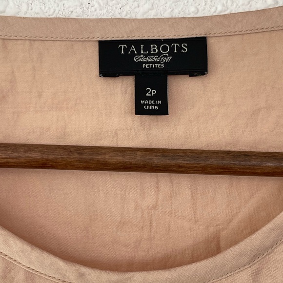 Talbots petite size 2 Champagne crinkle top long blouse - Picture 3 of 6